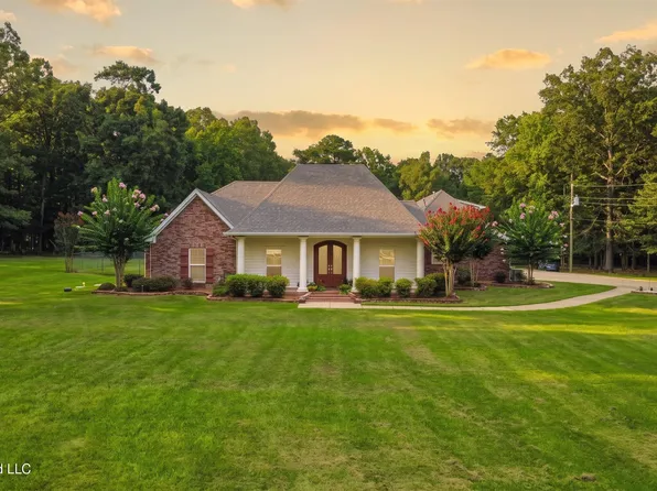 165 Cody Ln, Brandon, MS 39042
