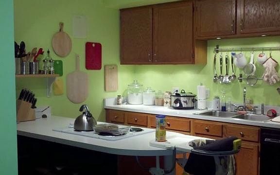 Kitchen with peninsula