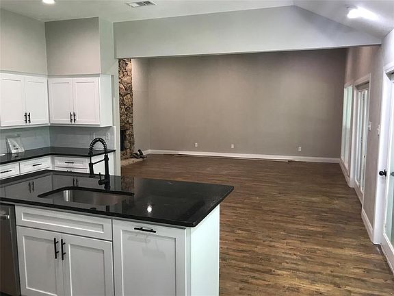 5th image of 13802 Wooded Creek Dr