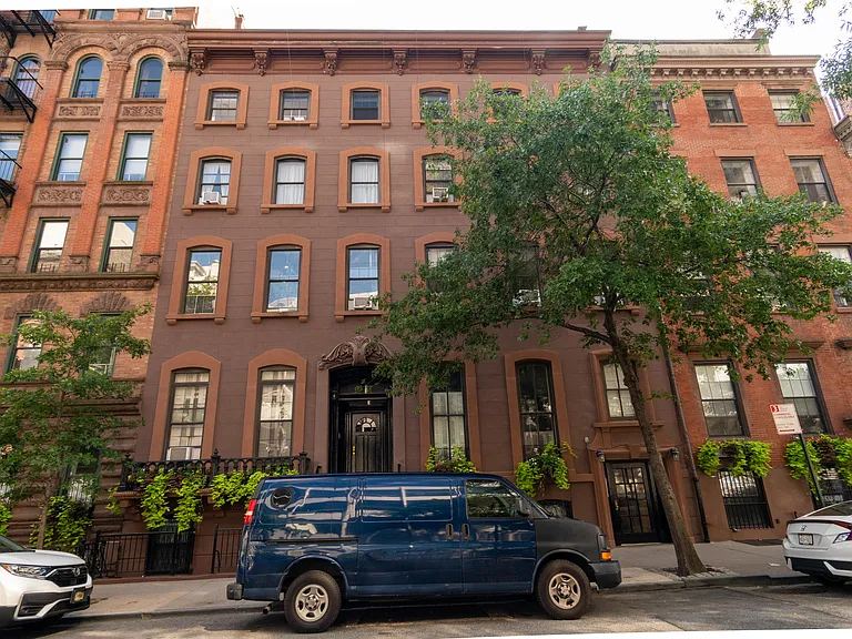110 E 17th St #2R — Photo 12