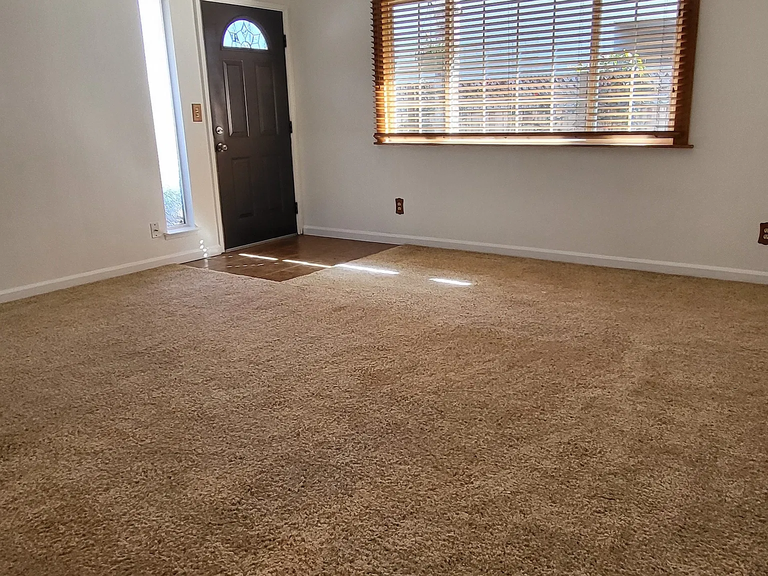 2 bed, 1.5 bath, 750 sqft, $2,450 — Photo 2