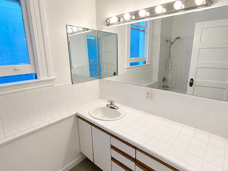 906 Haight St — Photo 16