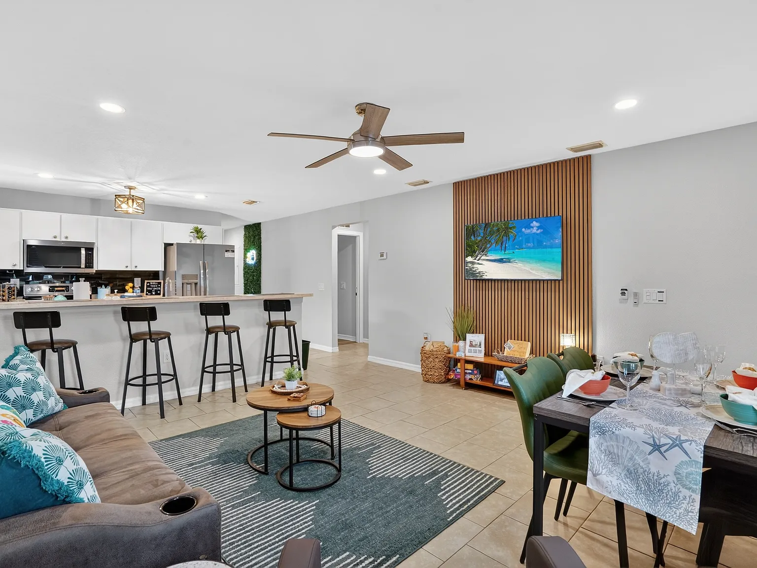 3 bed, 1126 sqft, $2,999 — Photo 2