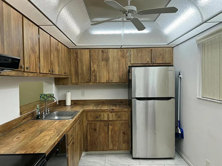 5220 Las Verdes Cir #101 — Photo 8