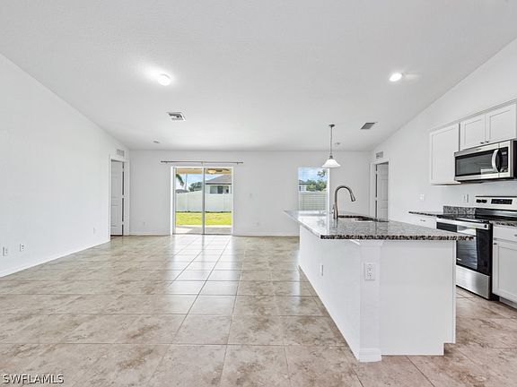 3rd image of 908 NE 10th Ter