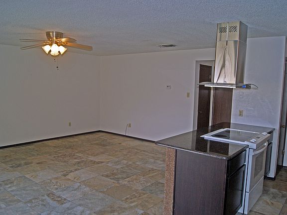 3rd image of 5607 Espanola Dr