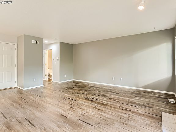 5th image of 4956 NE Candlewood Pl