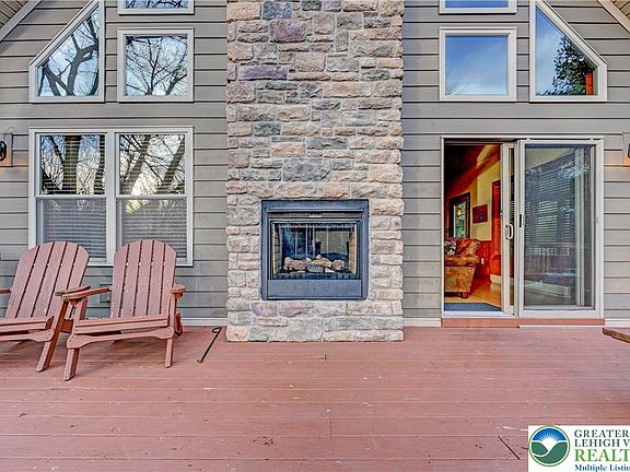 5th image of 136 Pineknoll Dr