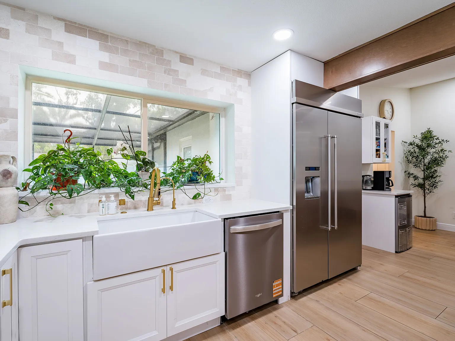4 bed, 2430 sqft, $5,300 — Photo 4