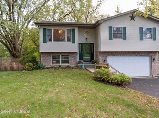 3207 Still Hill Dr, McHenry, IL 60050