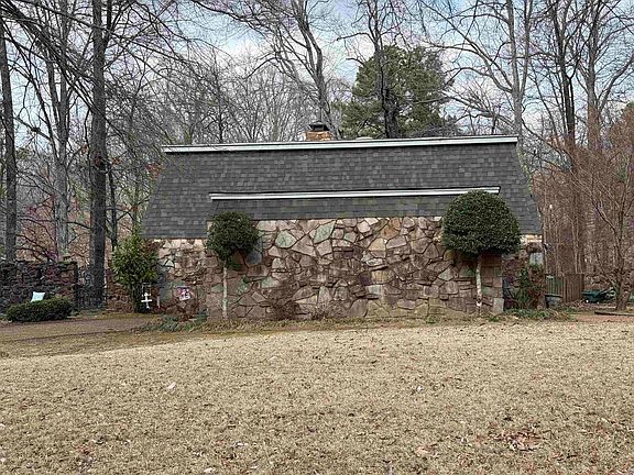 2nd image of 2925 Mary Dr
