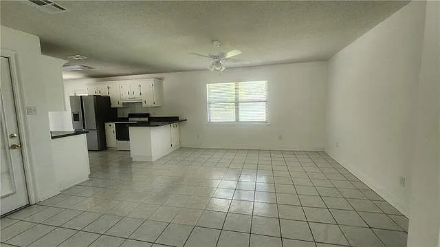 206 Canberra Ct — Photo 6