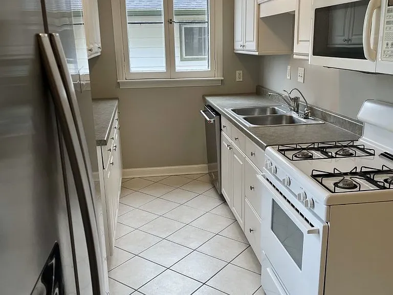 1772 Lafond Ave — Photo 8