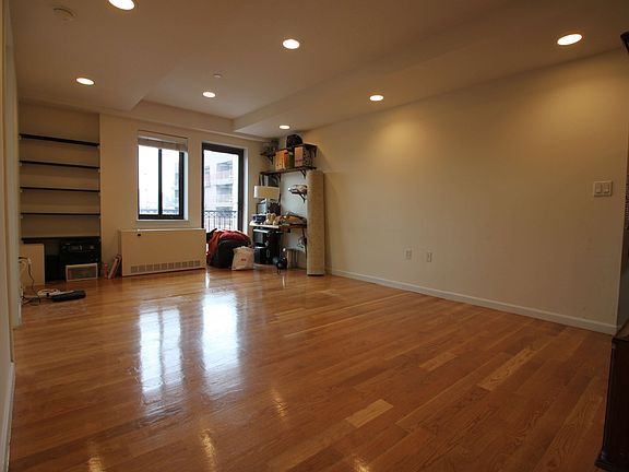 3rd image of 3110 23rd St APT 5G