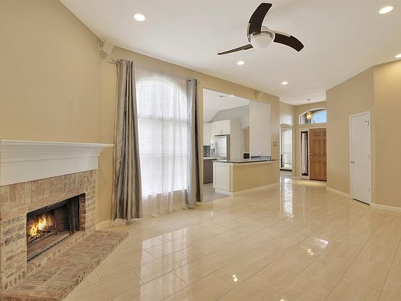 5th image of 10612 Camelot Dr