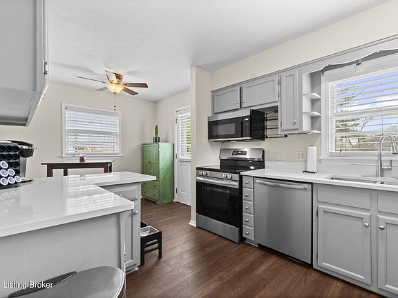 3rd image of 3140 Hunsinger Ln
