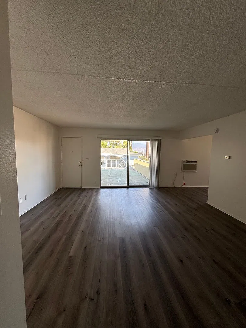 25280 — Photo 2