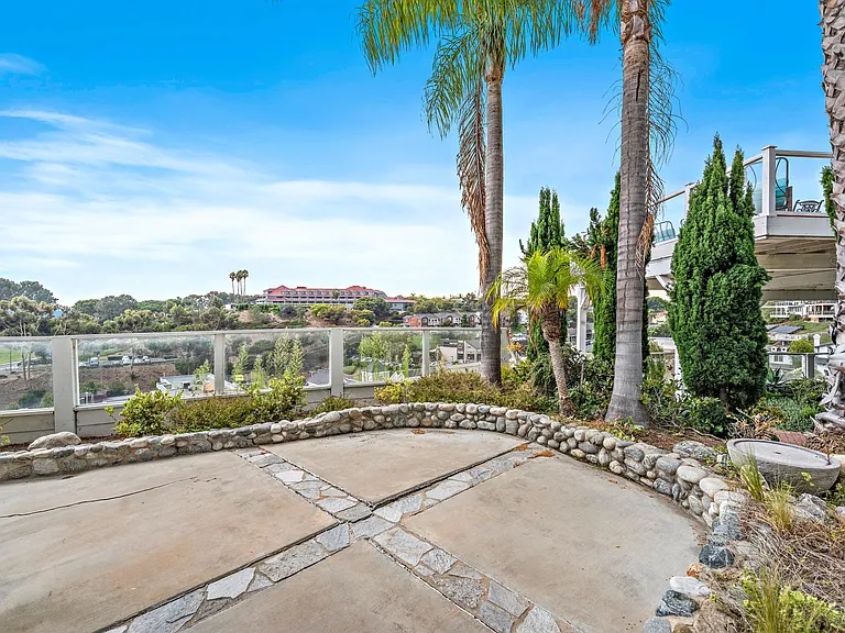 25256 Manzanita Dr — Photo 32
