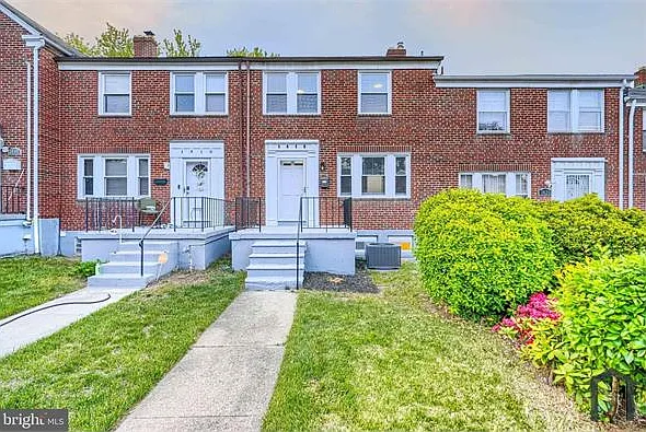 4 bed, $2,500 — Photo 2