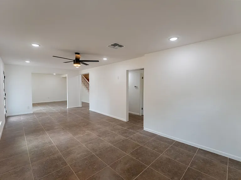 1307 Berkshire Dr — Photo 7