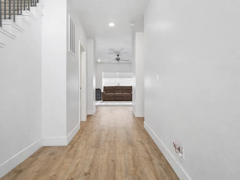 539 S Stewart Creek Cv — Photo 9