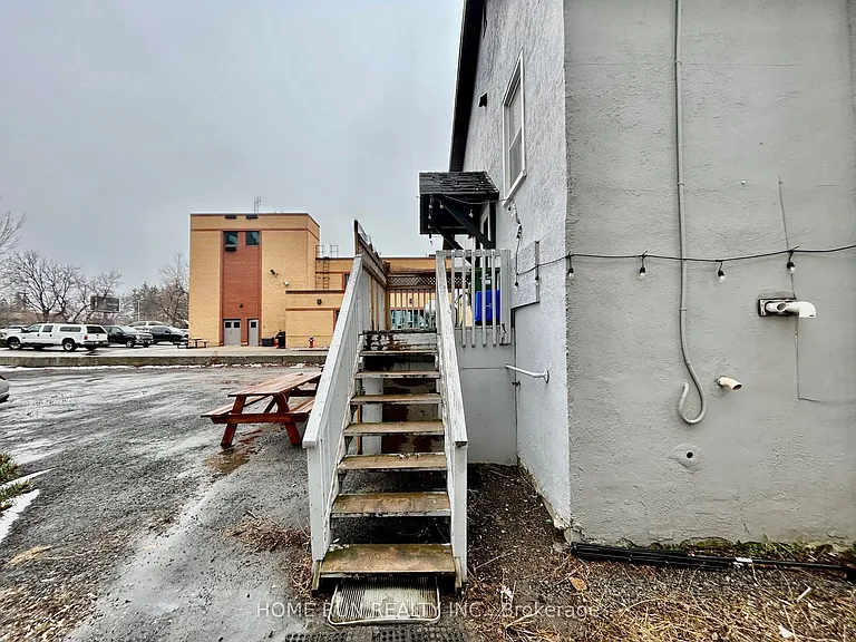 704 Brookfield Rd S — Photo 2