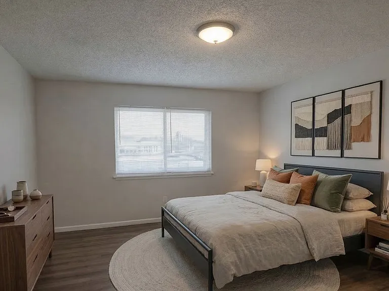 5625 S Grand Blvd #2D — Photo 3