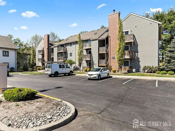 1913 Ravens Crest Dr, Plainsboro, NJ 08536