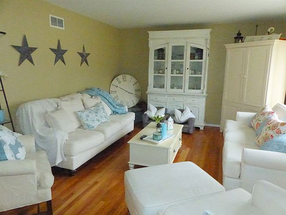 3rd image of 2421 S Ironwood Dr