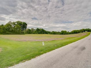 24 Northwood Dr, Bethalto, IL 62010