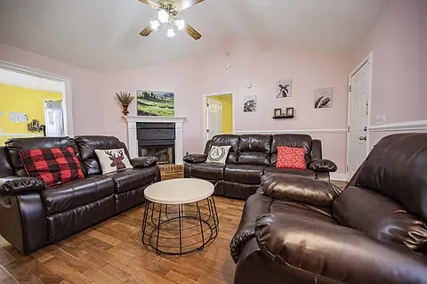 222 Daly Dr — Photo 2