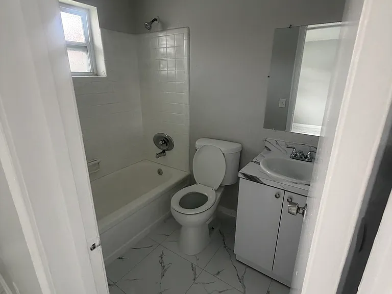 770 SW 8th St #209 — Photo 4