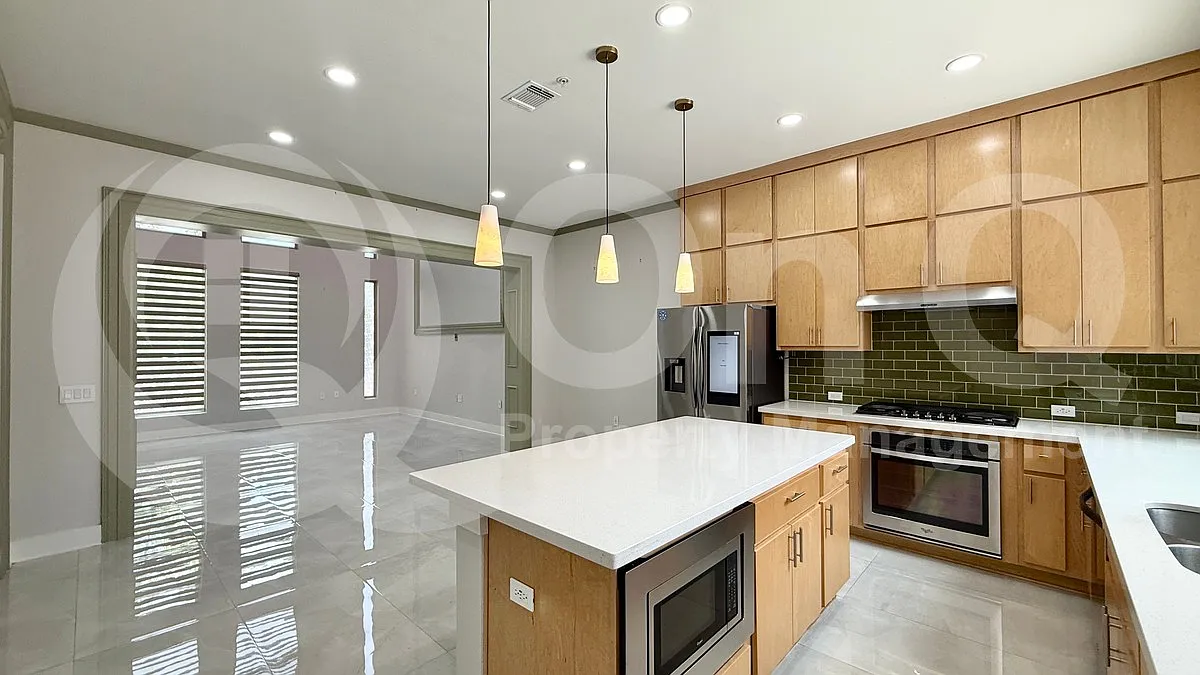 4 bed, 5.0 bath, 3645 sqft, $6,700 — Photo 3
