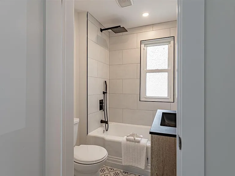 138 Sutton St — Photo 11