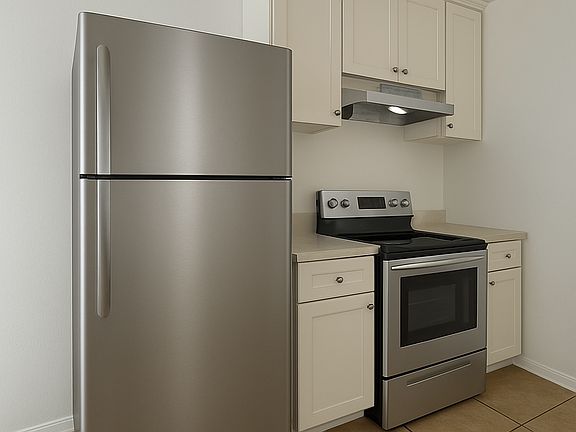 4th image of 14719 S Berendo Ave #4