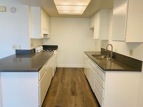4th image of 1200 S Sharon Cir #5A