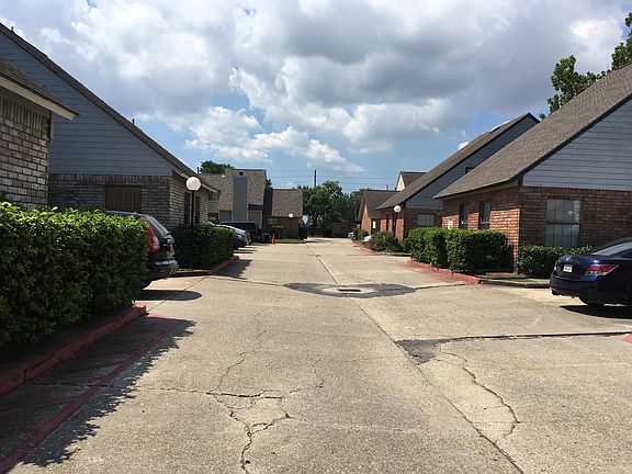 4th image of 1500 W Esplanade Ave APT 34B