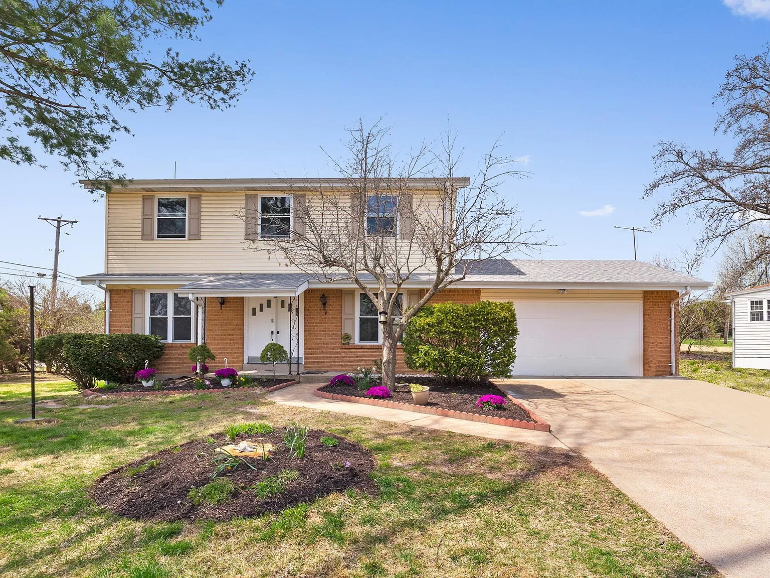 4 bed, 2548 sqft, $2,690 — Photo 1