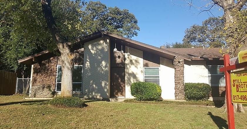 1st image of 718 White Oak Ln