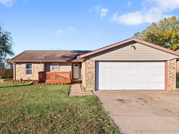 915 Crestview Dr, Cushing, OK 74023