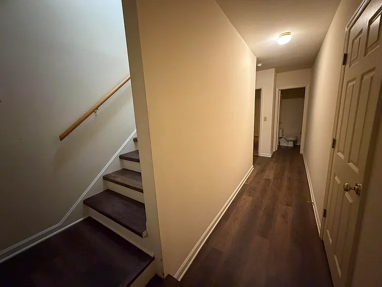 1112 Pepperhill Cir — Photo 30