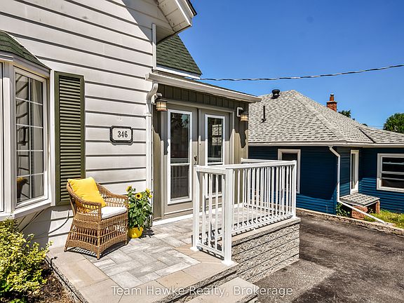 4th image of 346 Yonge St