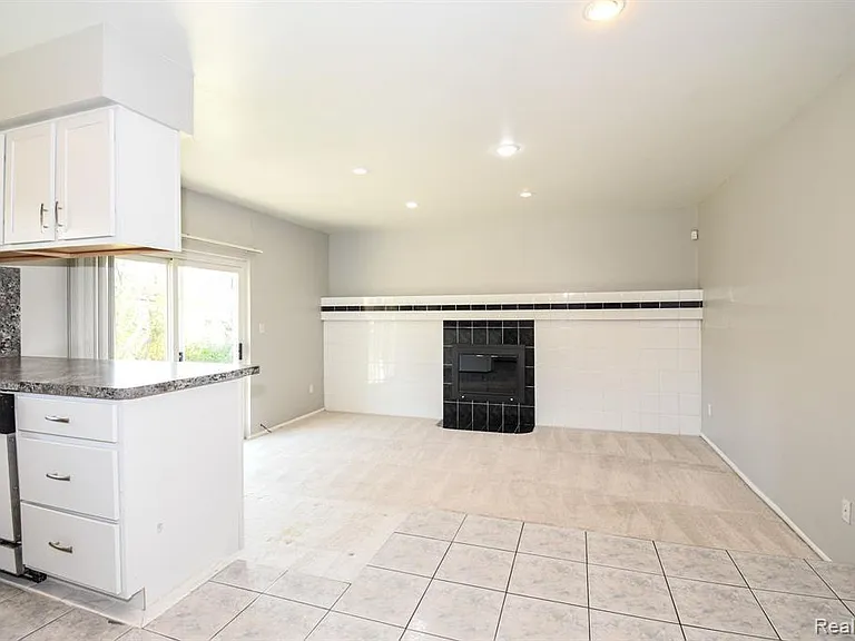 Tapert Dr — Photo 4