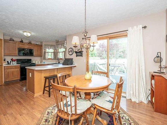 3rd image of 1276 Cheverton Ave