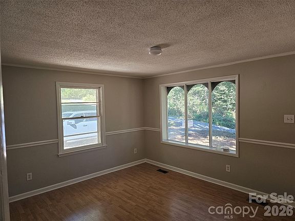 5th image of 2782 W View St