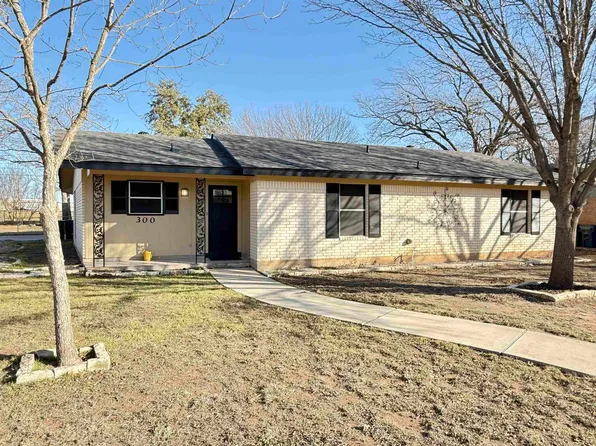 300 Evergreen Circle, Burnet, TX 78611
