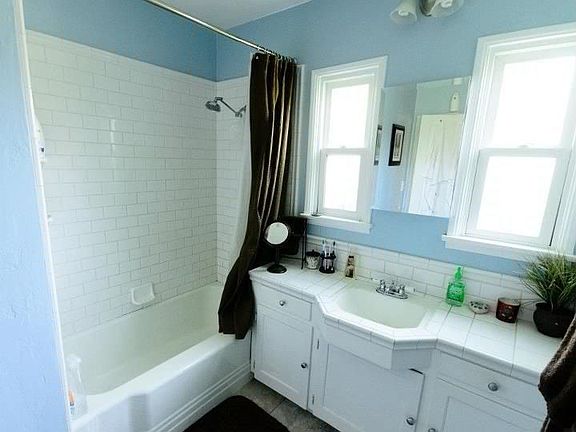 3rd image of 263 S Sultana Ave