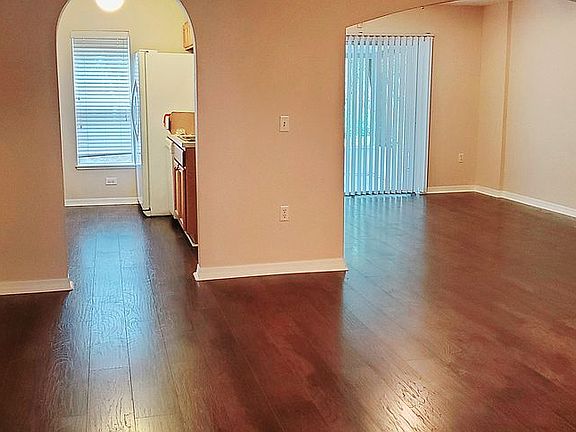 4th image of 11876 Lake Bend Cir