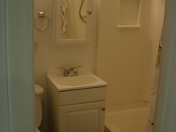 4th image of 604B Lawn Ave