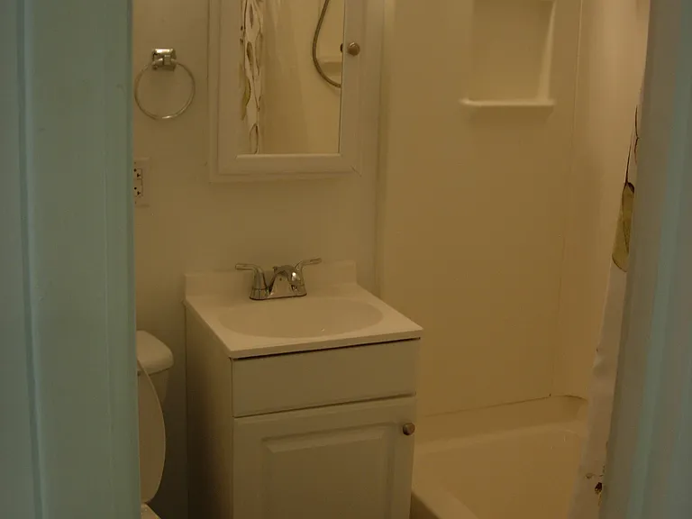 604B Lawn Ave — Photo 4